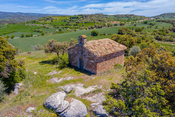 Hermitage de San Martin, também chamado San Gregorio que está localizado em Aler é uma cidade espanhola pertencente ao município de Benabarre, em Ribagorza, província de Huesca, Aragão - Foto, Imagem