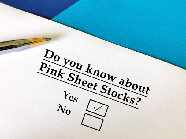 One person is answering question about finance. He knows about pink sheet stocks. - Zdjęcie, obraz