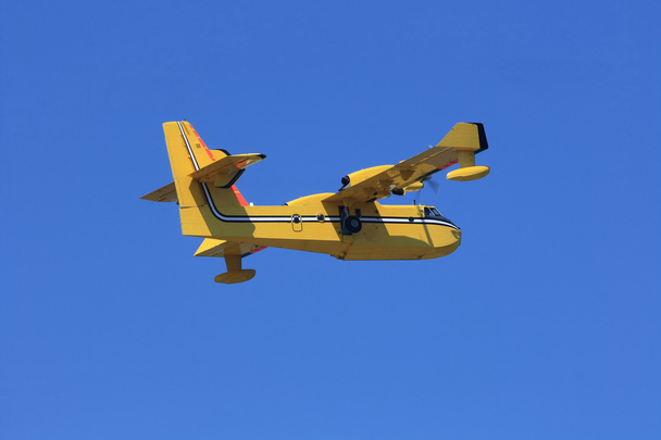 火および調査および救助操作に使用される特別なモデルの航空機. - 写真・画像