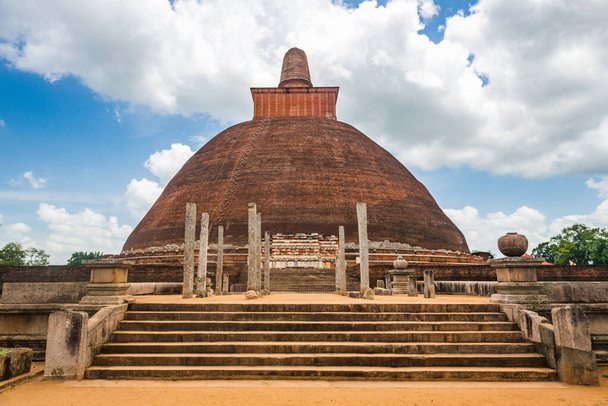 Jetavanaramaya dagoba in the ruins of Jetavana in the sacred world heritage city of Anuradhapura, Sri Lanka - Фото, изображение