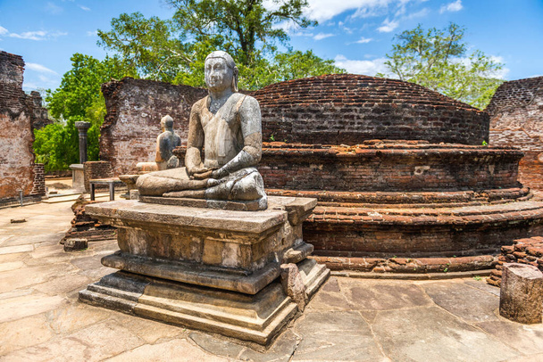 A Polonnaruwa Vatadage a Srí Lanka-i Polonnaruwa Királyság ősi szerkezete a múltban. - Fotó, kép