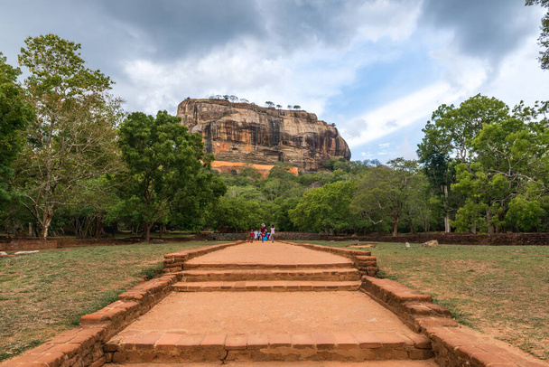 SIGIRIYA, SRI LANKA - SEPTEMBER 02, 2019: The Sigiriya Rock Fortress - Фото, изображение