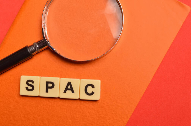 Lettere alfabetiche con testo SPAC sta per Special Purpose Acquisition Company - Foto, immagini