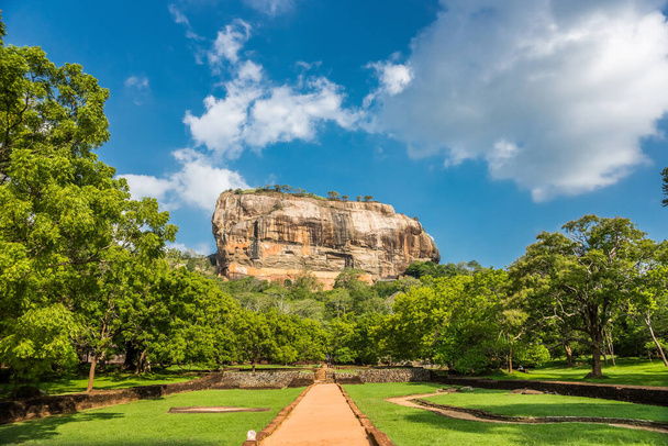 Lion Rock fortress with the Gardens of Sigiriya in the foreground, Sri Lanka. - Foto, Imagen