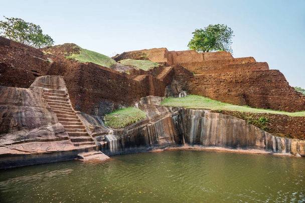 Water pond at the summit of Sigiriya Rock Fortress in Sri Lanka - Foto, Imagem