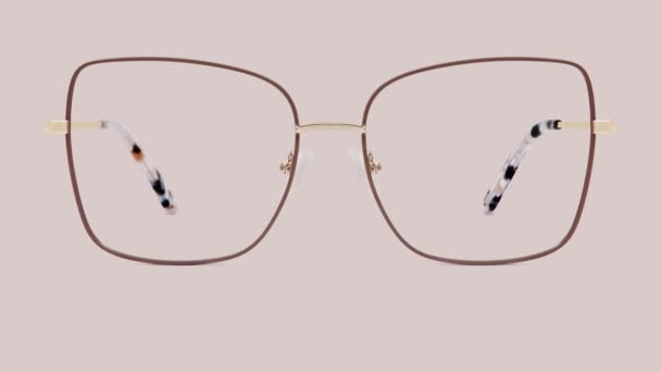 Színes szemüveg mix elszigetelt színes háttér, ideális stop mozgás reklám kijelző vagy egy web banner - Felvétel, videó