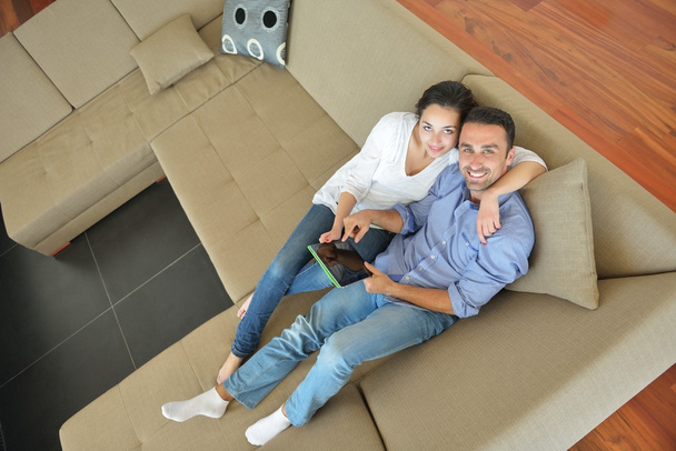 Couple at home using tablet computer - Foto, immagini