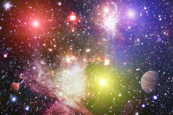 Kosmiczne tło z pyłem gwiezdnym i świecącą gwiazdą. Kosmiczne tło Drogi Mlecznej. Elementy tego obrazu dostarczone przez NASA. - Zdjęcie, obraz