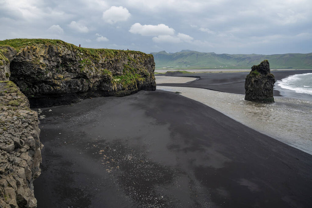 A beautiful seashore with rocks and cliffs named Dyrholaey in Iceland - Фото, зображення
