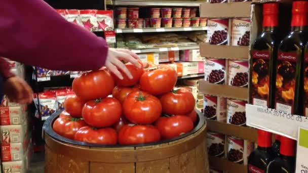 Einkaufen im Lebensmittelgeschäft - Filmmaterial, Video