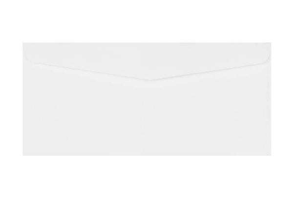 Белый конверт изолирован на белом фоне. - Фото, изображение