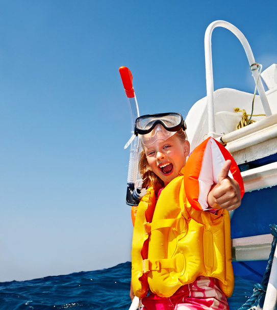 Enfant heureux sur le yacht
. - Photo, image