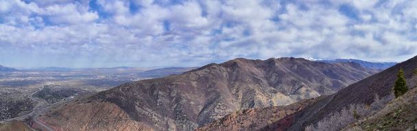 Vue sur le paysage des montagnes Rocheuses depuis le sentier de randonnée Grandeur Peak, Bonneville Shoreline Pipe Line Surplombant le sentier Rattlesnake Gulch, Wasatch Front, par Salt Lake City, Utah. États-Unis. États-Unis - Photo, image
