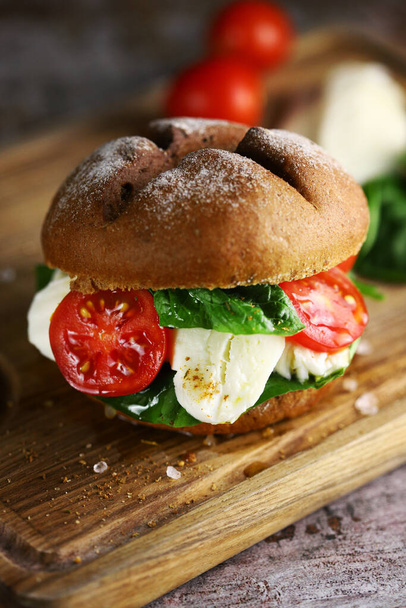 Mozzarella sandwich. A healthy sandwich with mozzarella, tomato and spinach. Caprese sandwich. A healthy snack. - Φωτογραφία, εικόνα