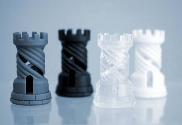 Fotopolímero de cuatro objetos impreso en una impresora 3D. - Foto, Imagen
