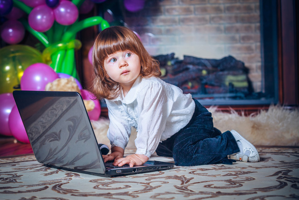 Baby girl  with laptop - Фото, изображение