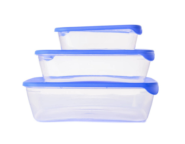 Recipientes de plástico para alimentos sobre fundo branco - Foto, Imagem