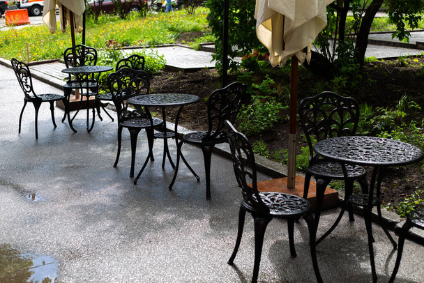 Pluie sur la terrasse d'été - Photo, image
