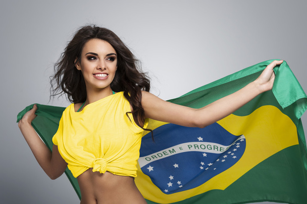 ブラジルの女性のサッカーのファン - 写真・画像