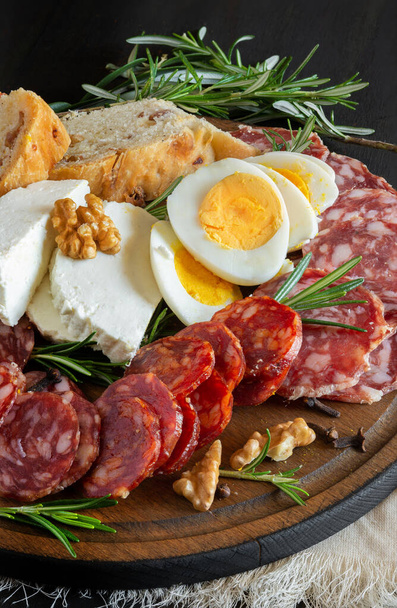 typical Neapolitan dish of the Easter period with cold cuts, ricotta salata, tortano, casatiello, provolone and hard-boiled eggs - Photo, Image