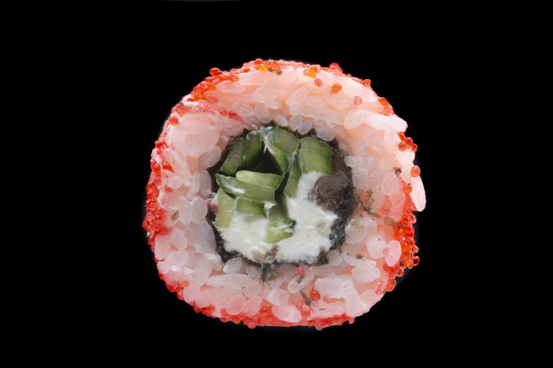 um sushi roll close-up no fundo preto - Foto, Imagem