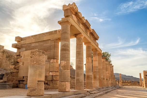 Colonnade kanssa Portico päätemppeli Lindos Rhodes - Valokuva, kuva