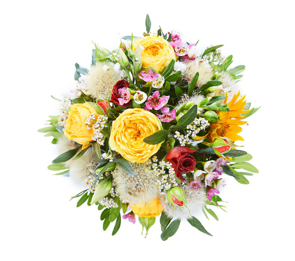 wedding bouquet  isolated on white background. Fresh, lush bouquet of colorful flowers - Foto, Imagen