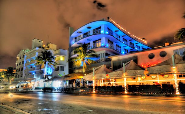 Miami Beach Drive antes del amanecer
 - Foto, imagen
