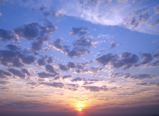 Cielo del amanecer y nubes
 - Foto, imagen