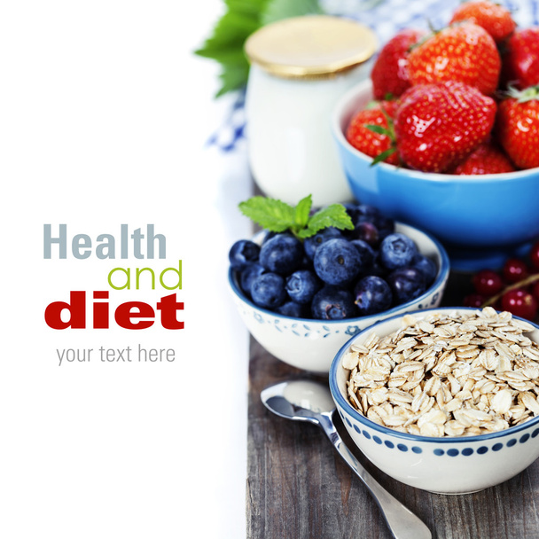 Healthy breakfast - yogurt with muesli and berries - Zdjęcie, obraz