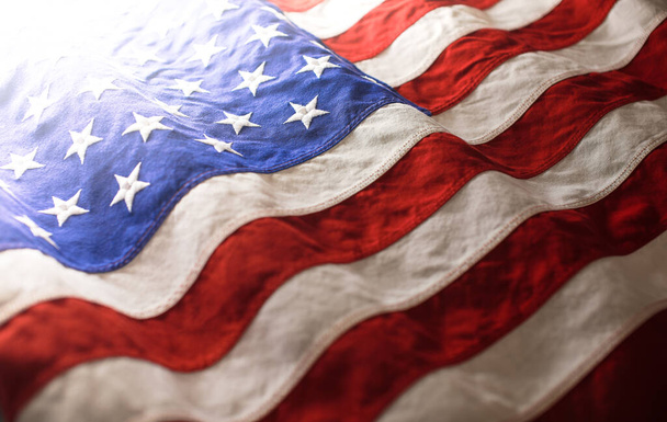 Amerikaanse achtergrond van zwaaiende Amerikaanse vlag. Voor 4 juli, Memorial Day, Veteranendag, of andere patriottische viering. - Foto, afbeelding