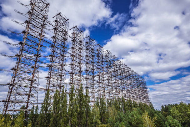 Überreste des so genannten Duga-Radars in einem verlassenen Militärstützpunkt in der Tschernobyl-Sperrzone, Ukraine - Foto, Bild