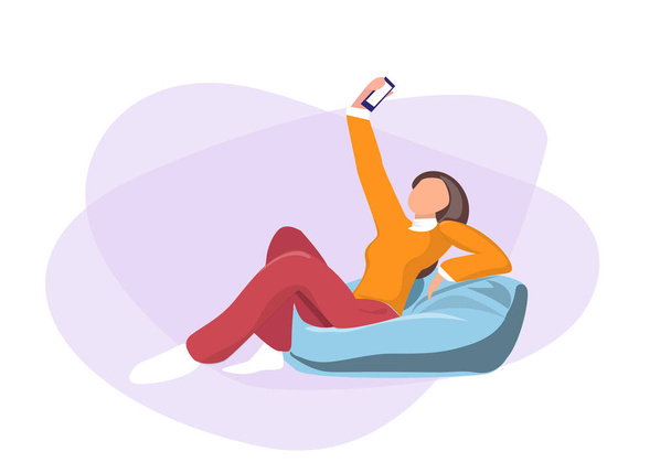 Une belle femme qui prend un selfie avec une posture relaxante sur un canapé rond. D'un téléphone mobile Style plat dessin animé illustration vecteur - Vecteur, image