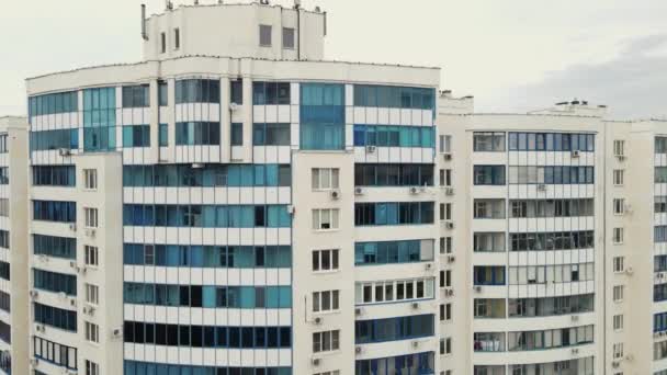 new multi-storey glass houses. aerial drone shooting to new homes - Záběry, video