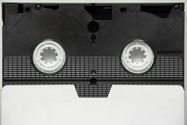 DVD-Kassette mit weißem Cover in Nahaufnahme, Technik, alte Kassette - Foto, Bild