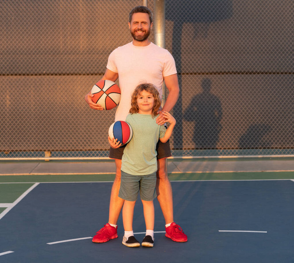 happy father and son kid play basketball with ball on playground, fathers day - Φωτογραφία, εικόνα
