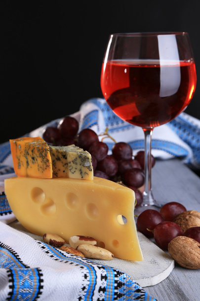 Different kinds of cheese with wine on table close-up - Fotoğraf, Görsel