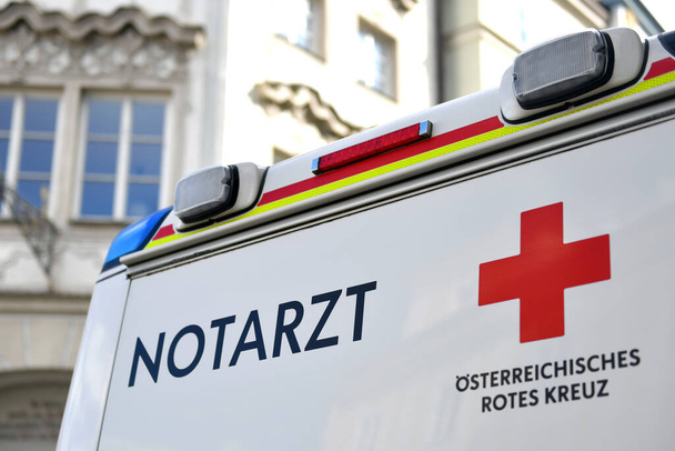 Автомобіль швидкої допомоги у Штайрі (Австрія). - Фото, зображення
