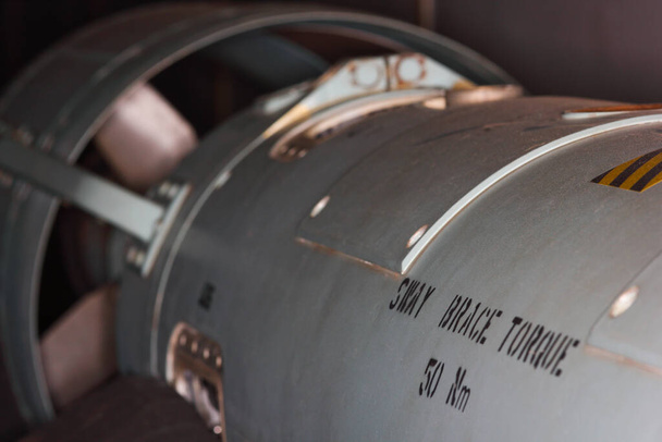Gran bomba gris explosivo avión Shell Fuselaje, Sudáfrica - Foto, Imagen