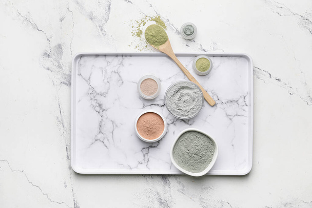 Tray with cosmetic clay on light background - Foto, Imagen