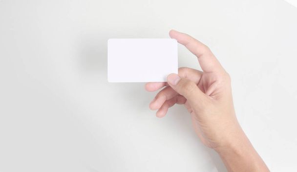 Mão segurando cartão virtual mostrando com o seu - Foto, Imagem