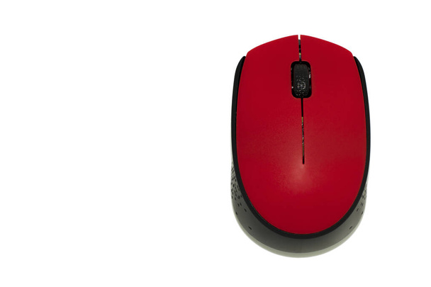 Červeno-černá počítačová myš na bílém pozadí zavřít - Fotografie, Obrázek