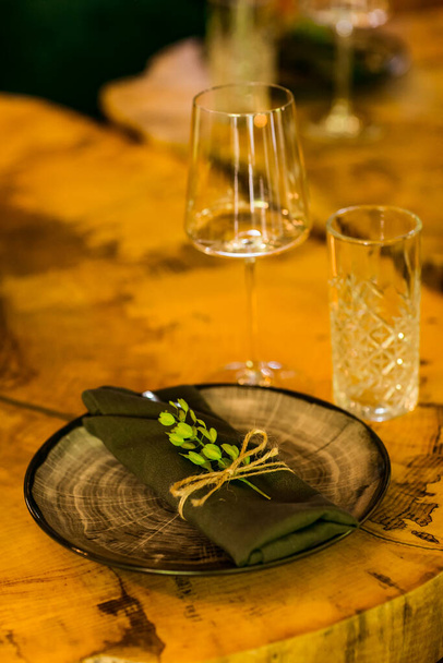 beautiful and festive table setting in eco and rustic style - Foto, Bild