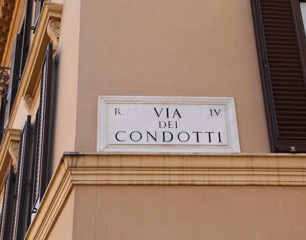Many of Street in Rome ITALY VIA CONDOTTI famous for its many luxury and high fashion shops - Foto, Imagem