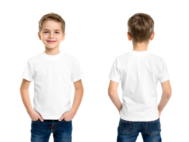 weißes T-Shirt auf einem jungen Mann isoliert - Foto, Bild