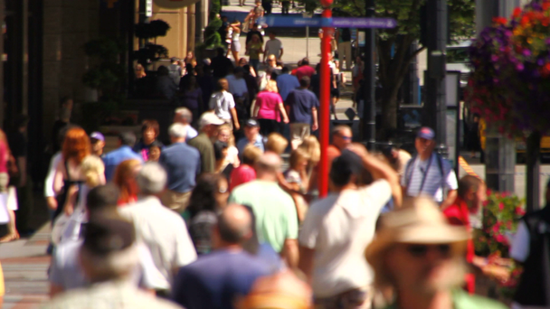 peatones de la ciudad caminando por la ciudad
 - Metraje, vídeo