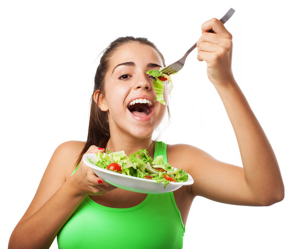 Taze salata yiyen kadın. - Fotoğraf, Görsel