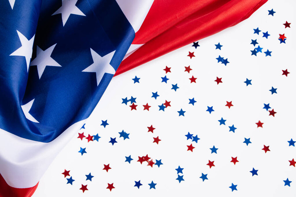 Amerikai zászló és csillagok. Az amerikai nemzeti ünnepek háttere. A függetlenség napja, az emléknap és a munka ünnepe. A szöveg helye. - Fotó, kép