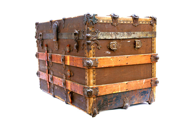 Steamer Trunk. An antique Steamer Trunk. Isolated on white. Room for text. Steamer Trunks have been used as luggage for years to protect and move clothes and items while traveling the country or the world.  - Valokuva, kuva