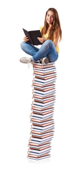 Fille assise sur la tour des livres
 - Photo, image